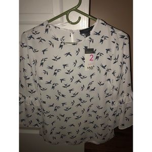 Selling this shirt, never worn!